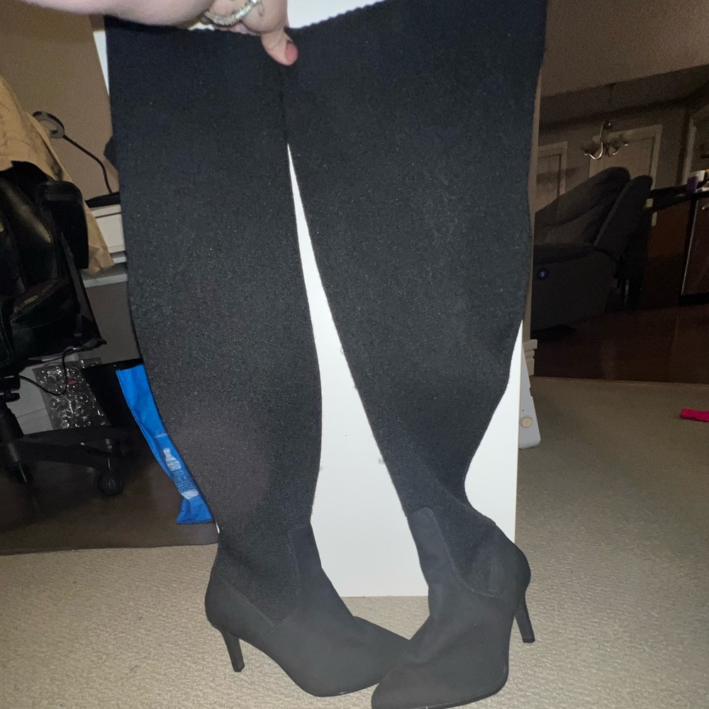 TORRID BNWT size 6W knee high black heeled boots
